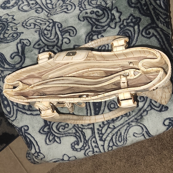 Liz Claiborne white purse with three compartments plus extra pockets. - Picture 6 of 7